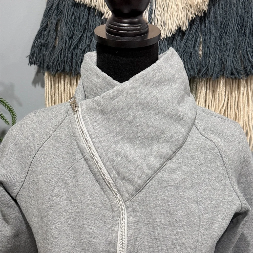 Lululemon Gray Activewear Zip Up Sweatshirt size 4 - Picture 2 of 10